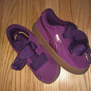 Little girls Size 9 suede Pumas
